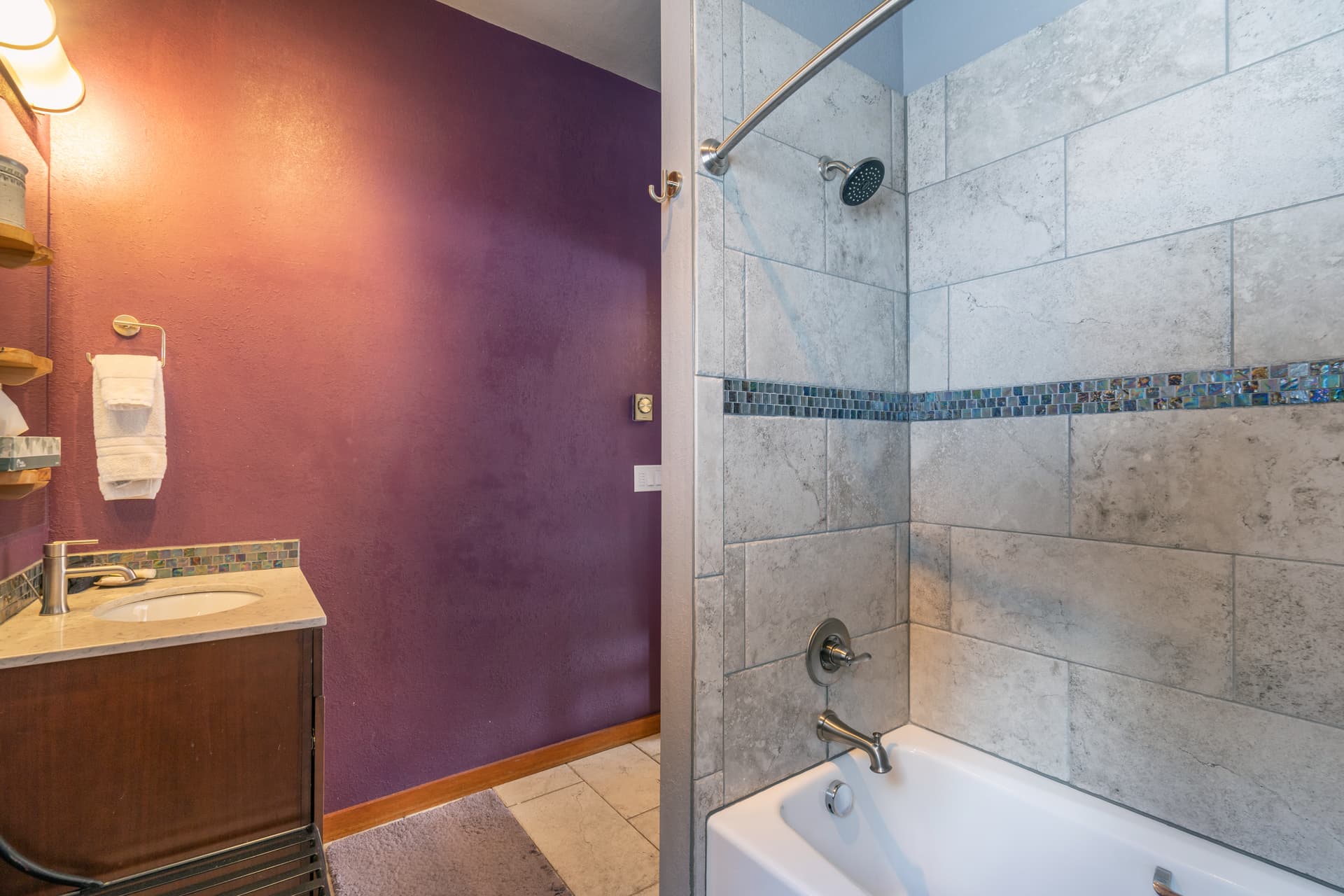 A shower/tub