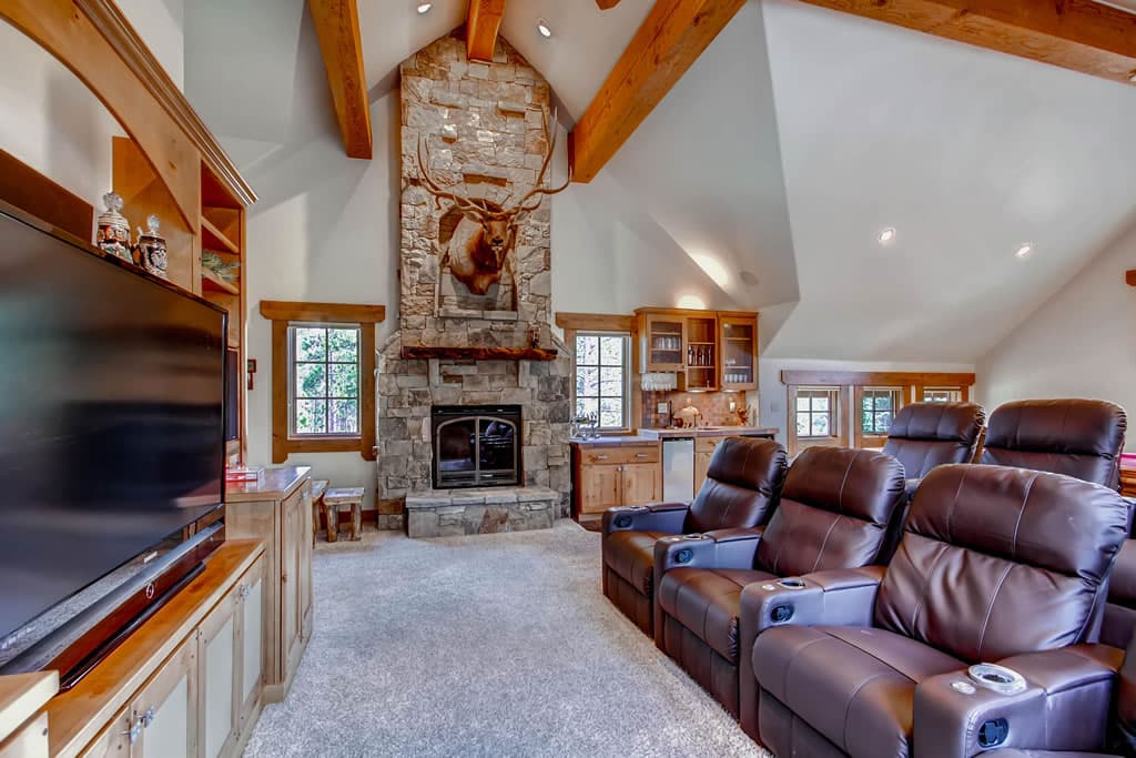 Living Area - Hatari Lodge - Breckenridge Vacation Rental