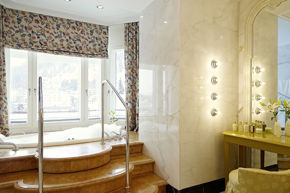 Jetted tub