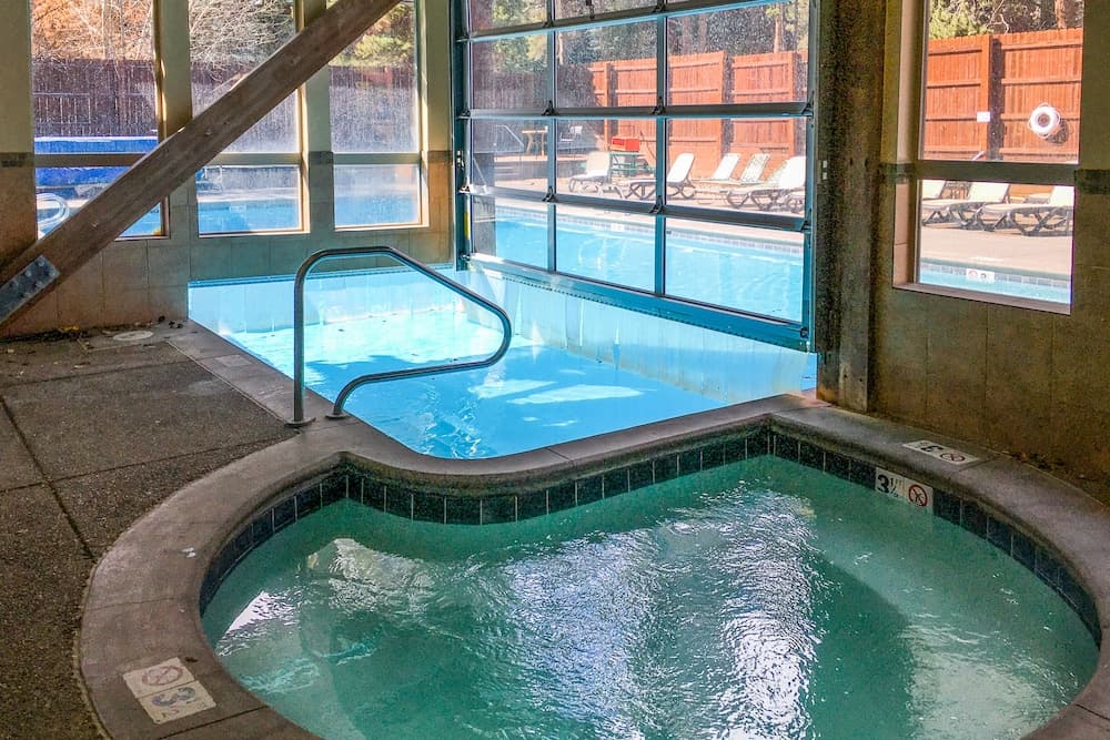 Indoor spa tub