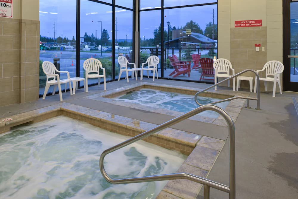 Indoor spa tub
