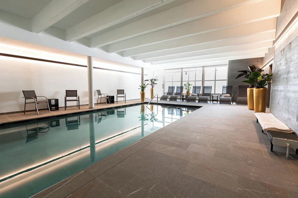 Exercise/lap pool