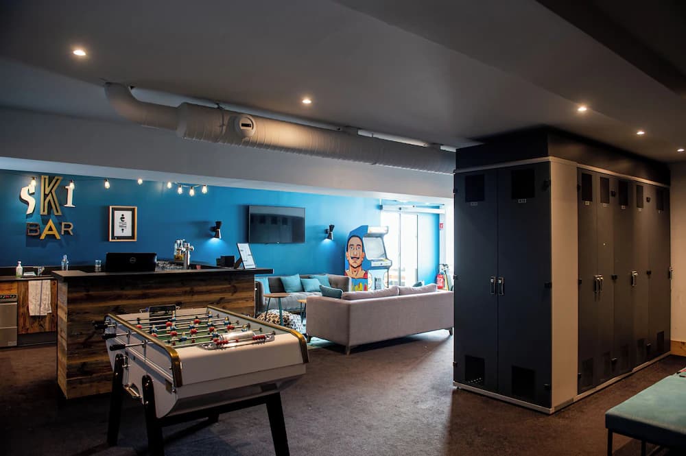 Sports bar