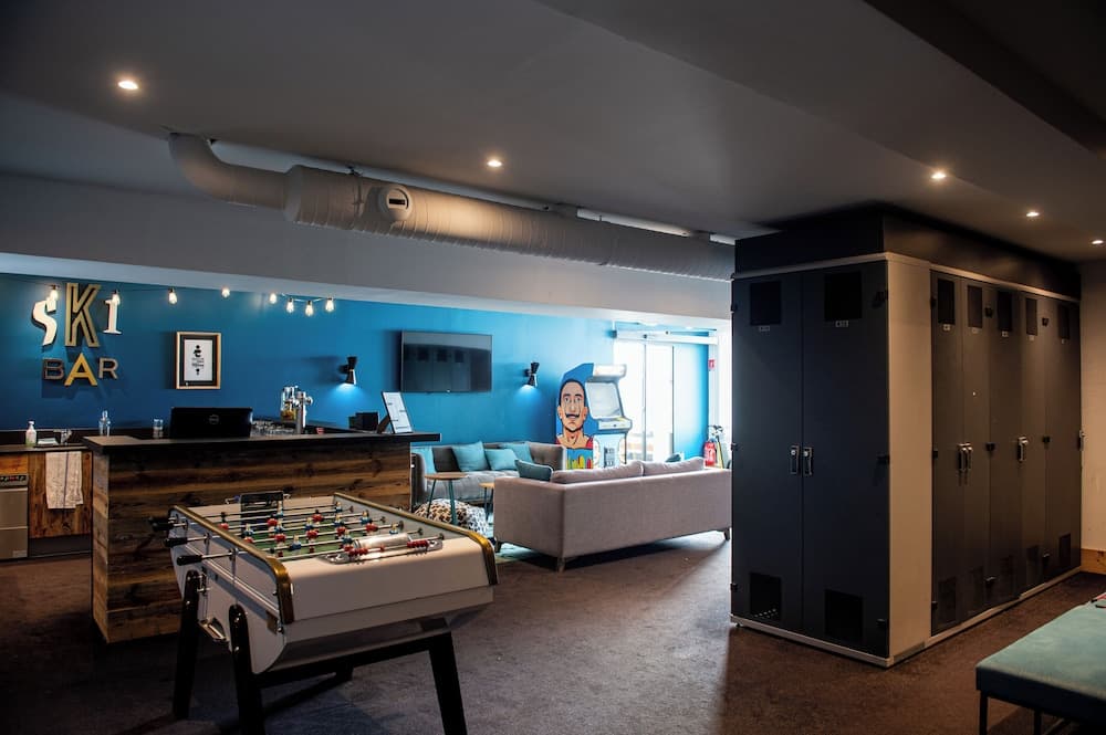 Sports bar