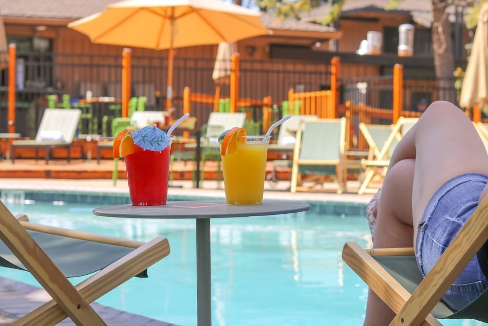 Poolside bar