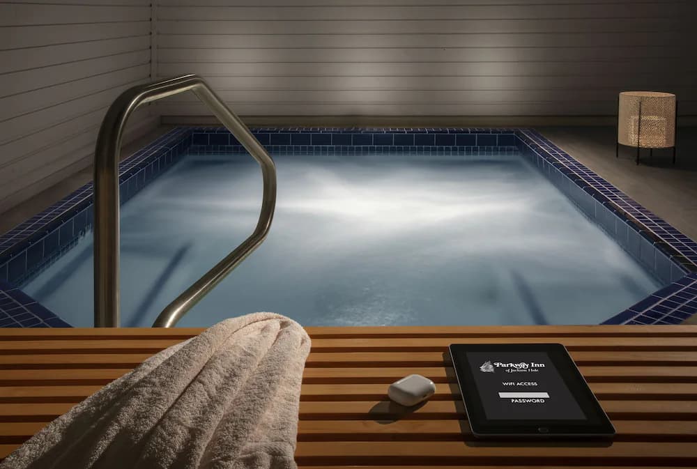 Indoor spa tub