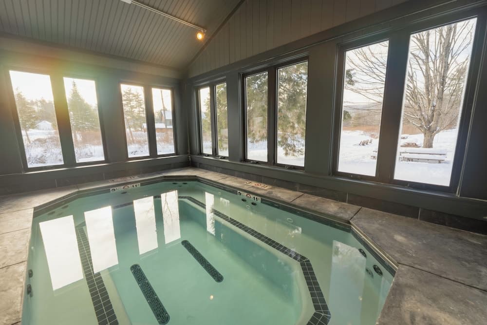 Indoor spa tub