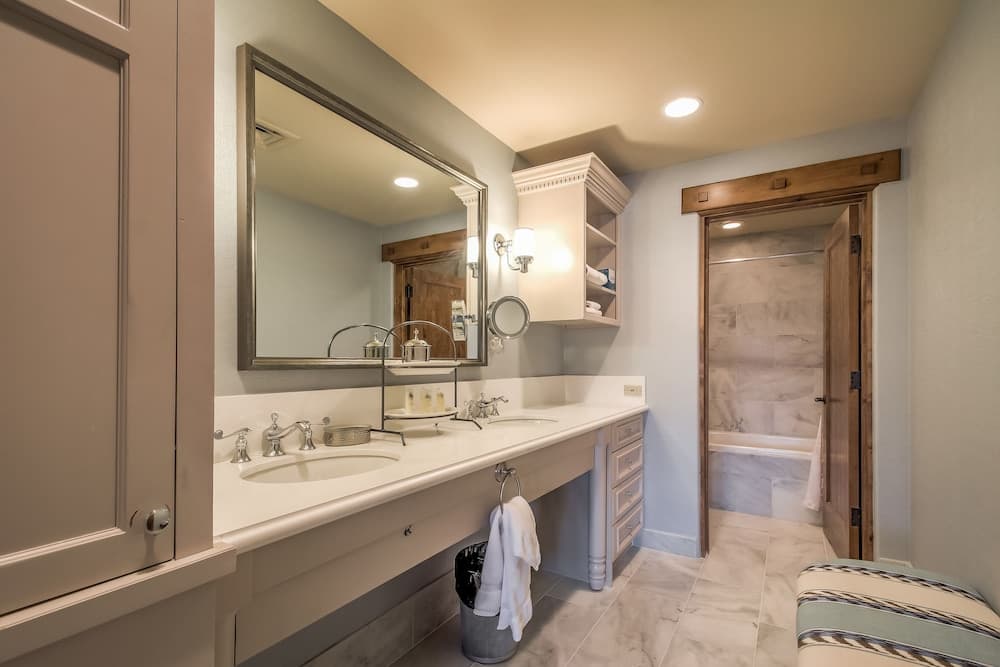 Bathroom sink