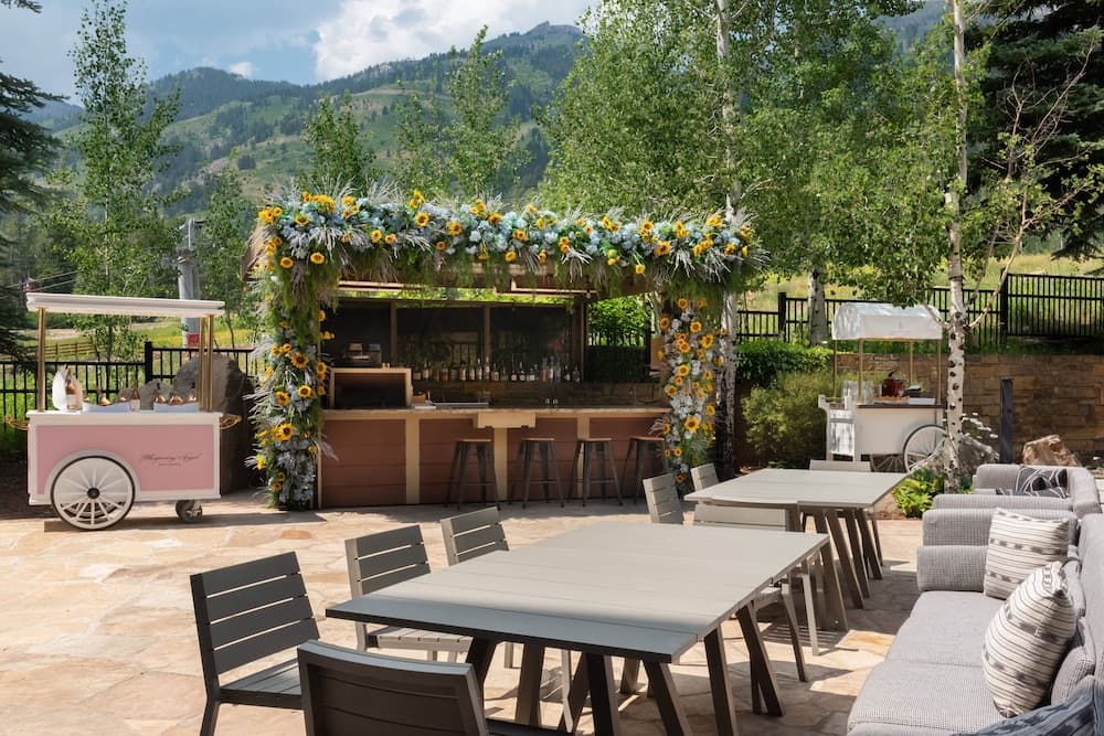Poolside bar