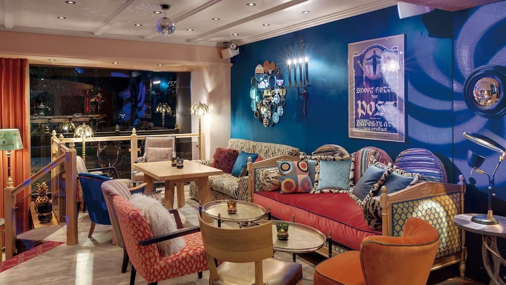 Lobby lounge