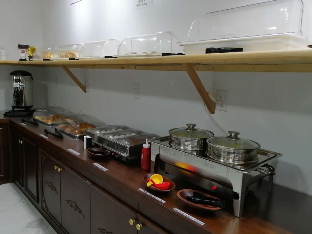 Breakfast buffet