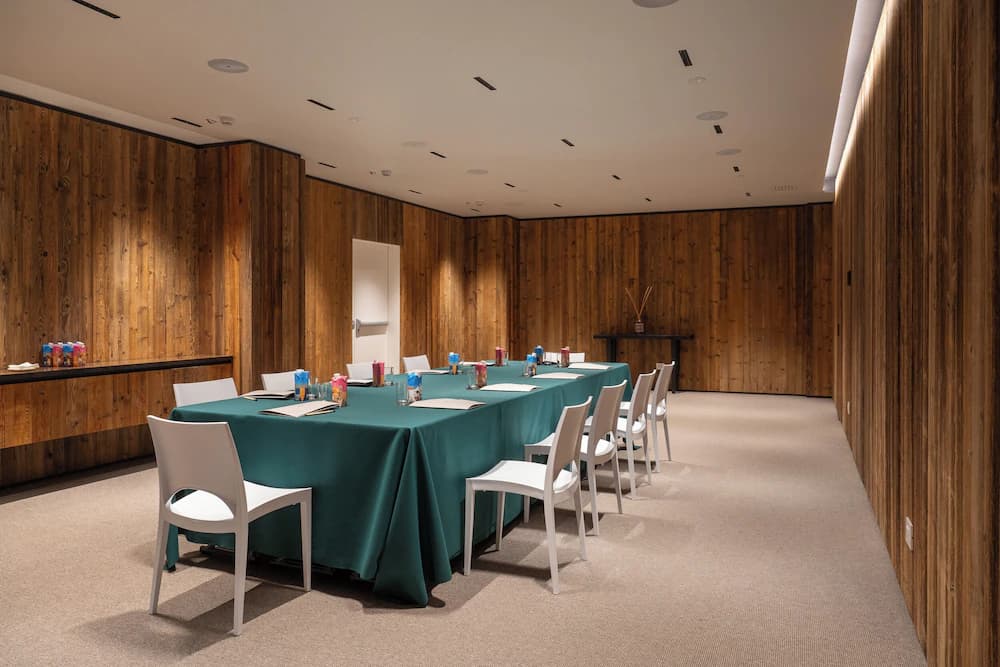Meeting facility