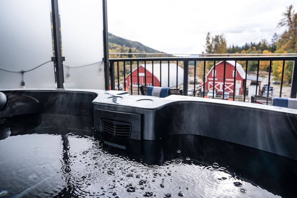 Private spa tub
