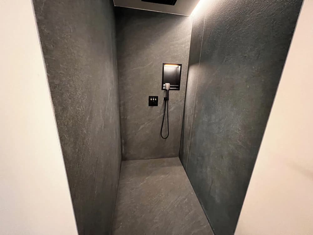 Bathroom shower