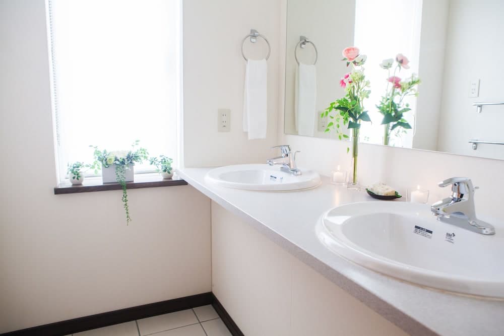Bathroom sink