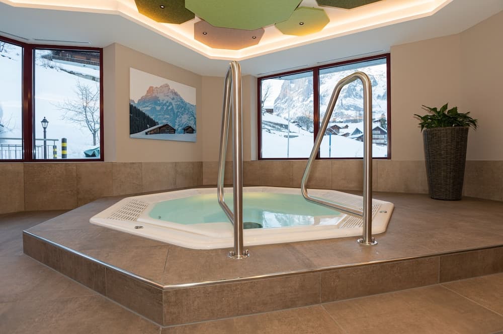Indoor spa tub