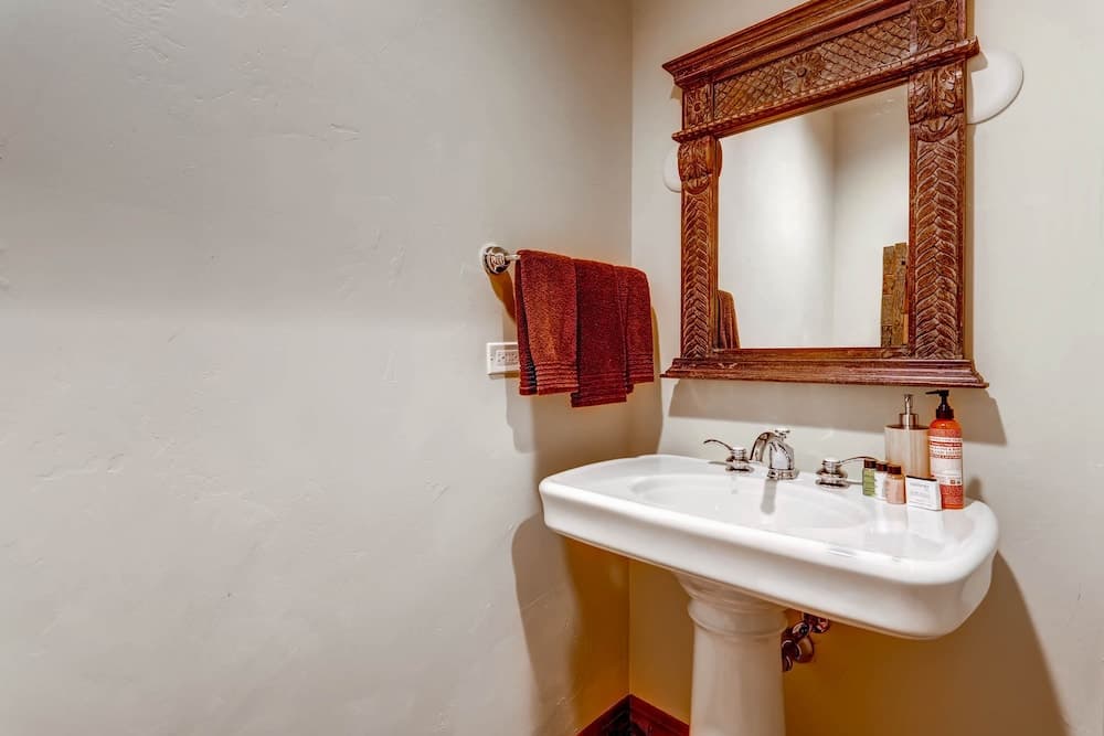 Bathroom sink