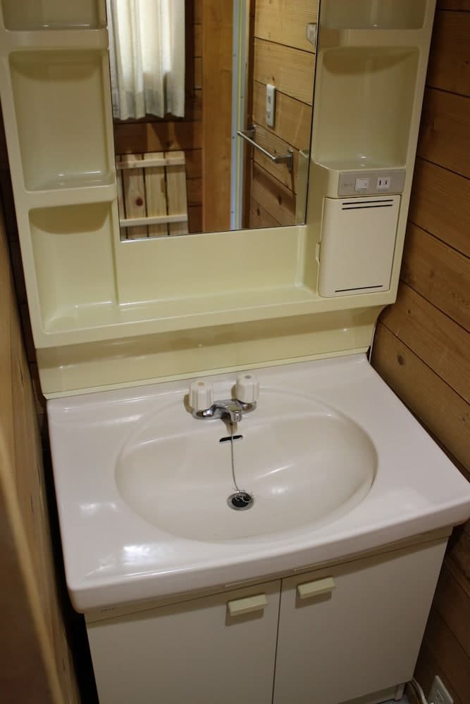 Bathroom amenities