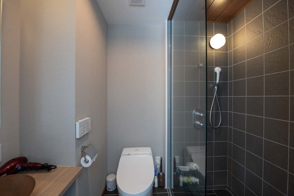 Bathroom shower