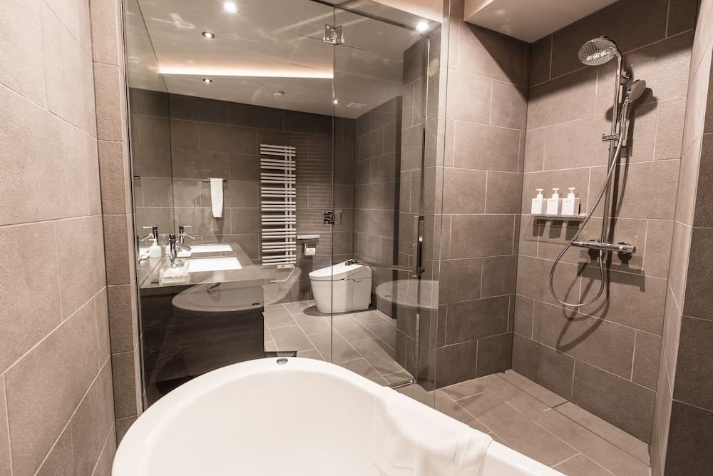 Deep soaking bathtub