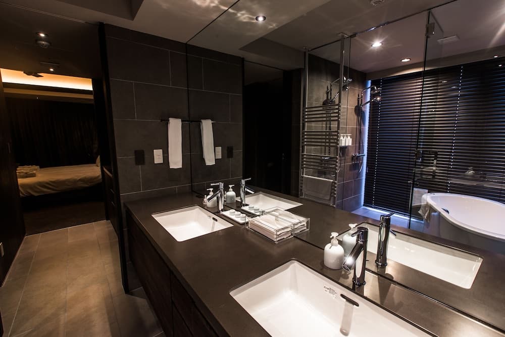 Bathroom sink