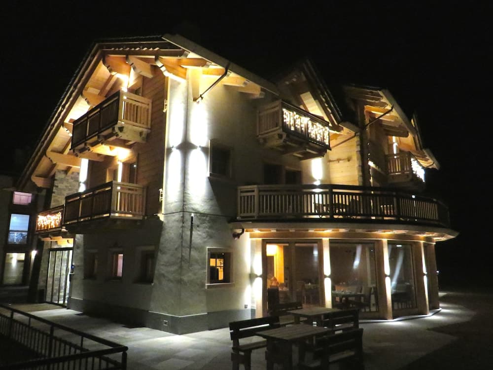 Front of property - evening/night