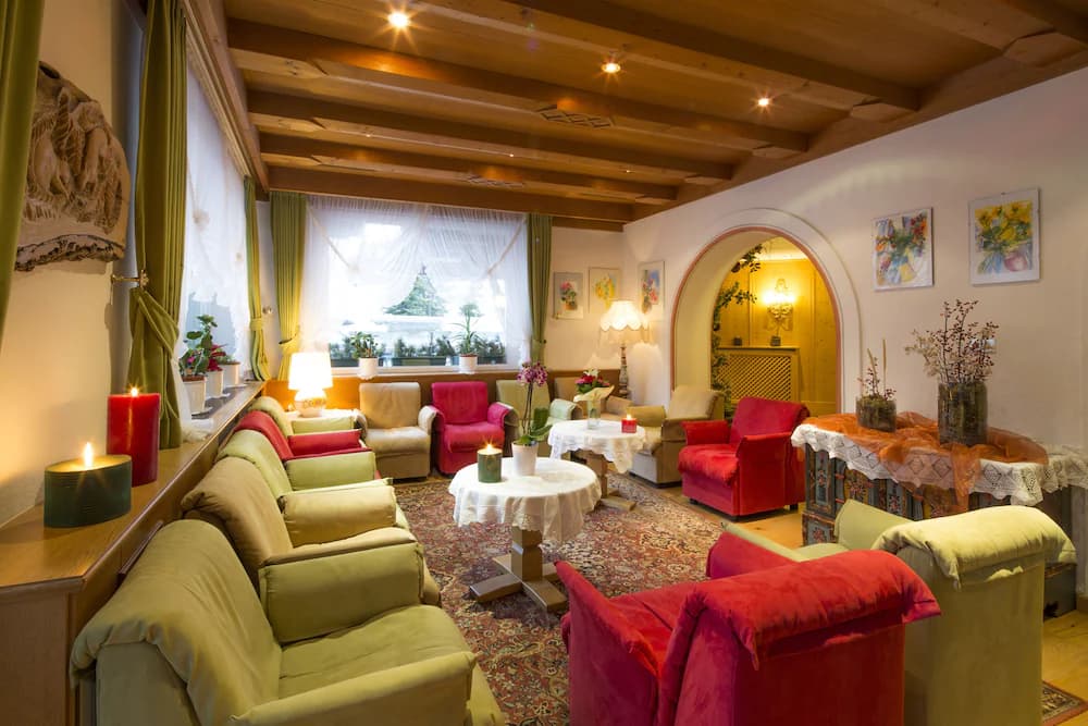 Lobby lounge