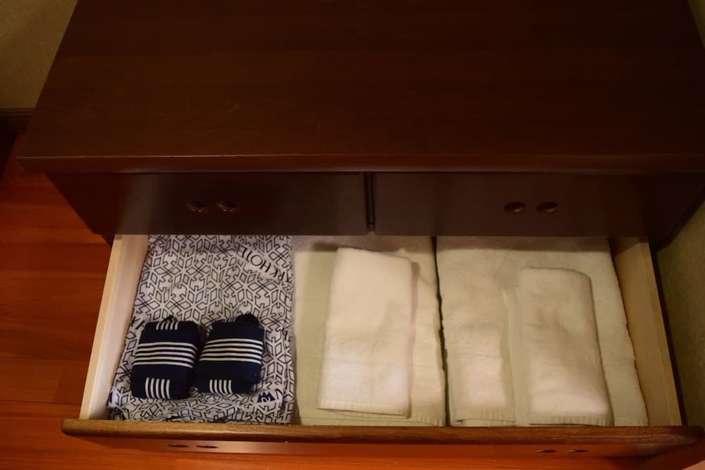 Room amenity