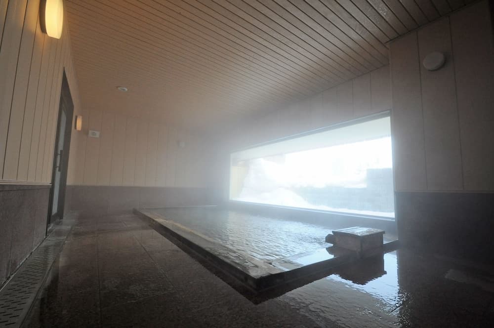 Indoor spa tub