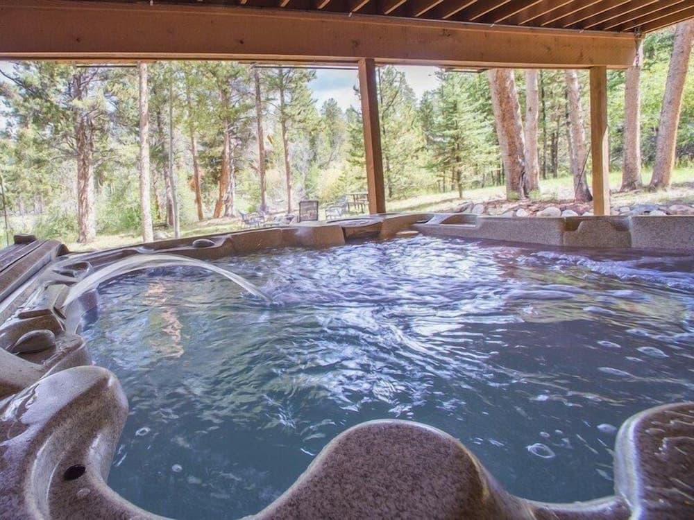 Indoor spa tub