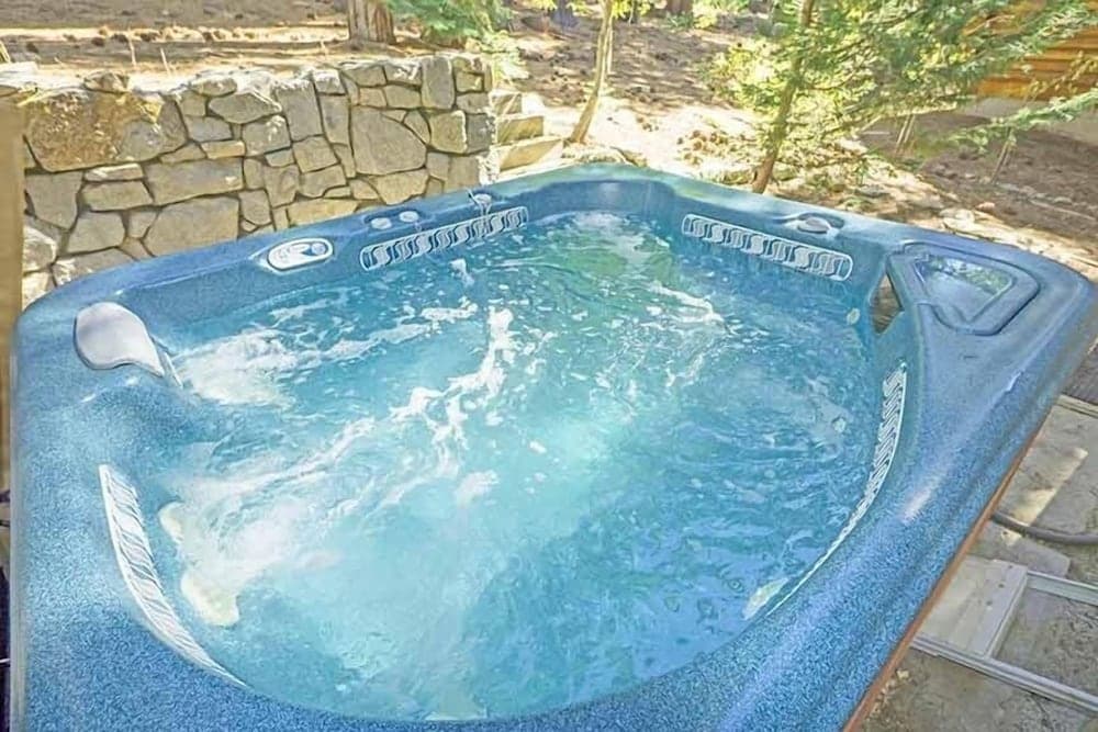 Private spa tub