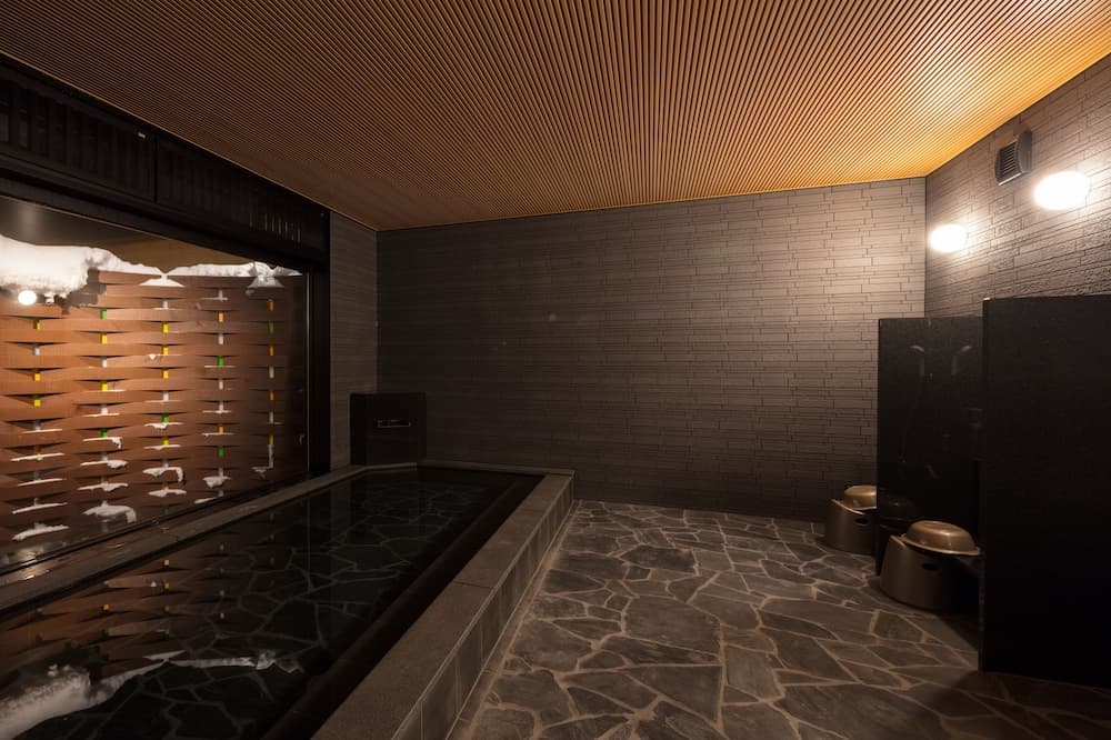 Indoor spa tub