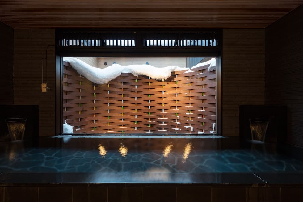 Indoor spa tub