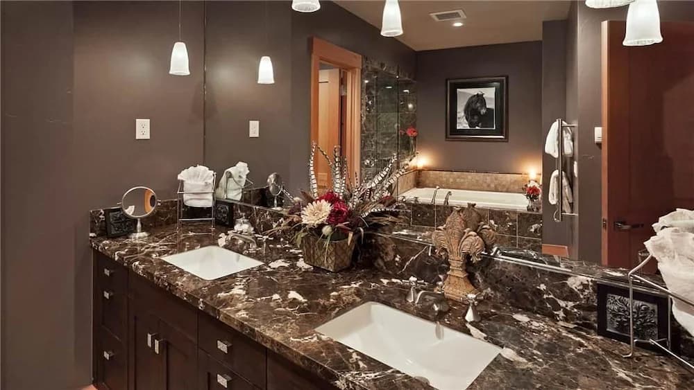 Bathroom sink