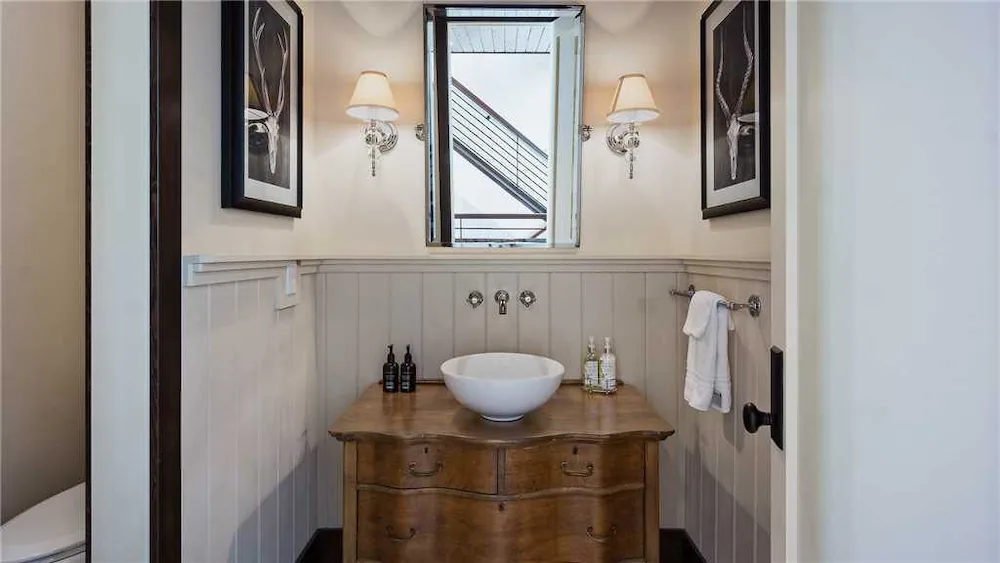 Bathroom sink