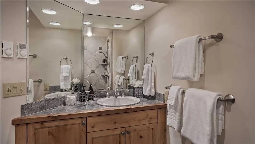 Bathroom sink