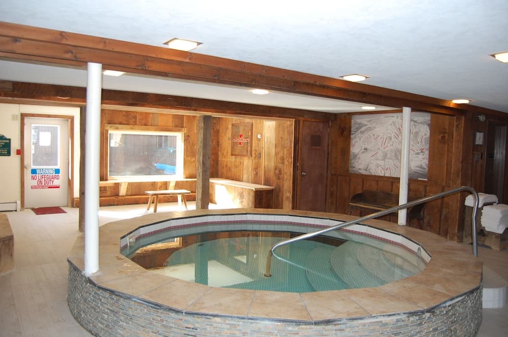 Indoor spa tub