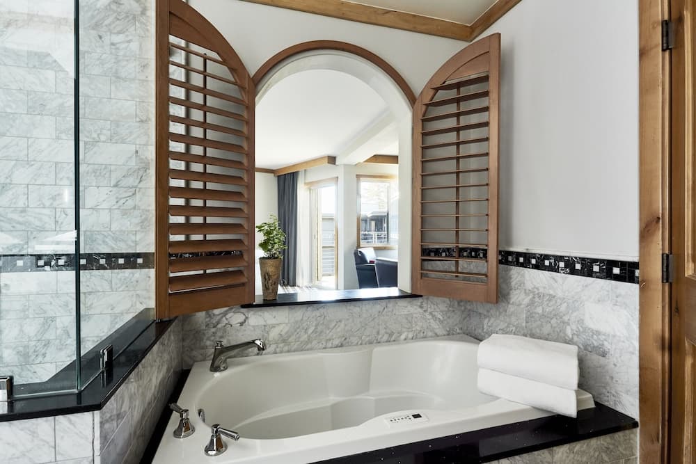 Jetted tub