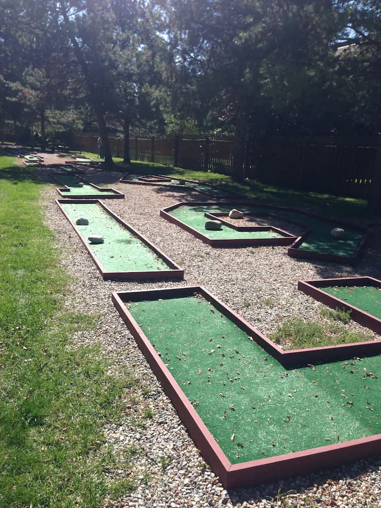 Mini-golf