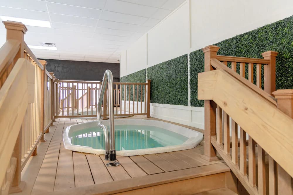 Indoor spa tub
