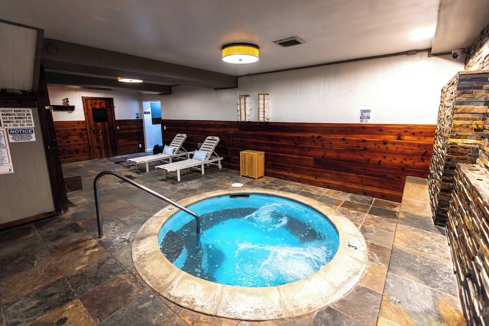 Indoor spa tub