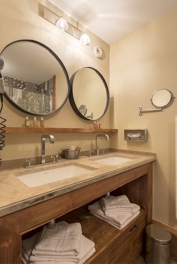 Bathroom sink