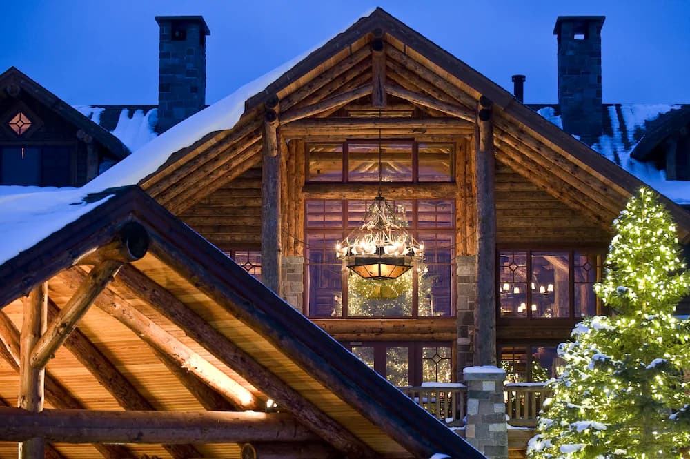 Front of property - evening/night