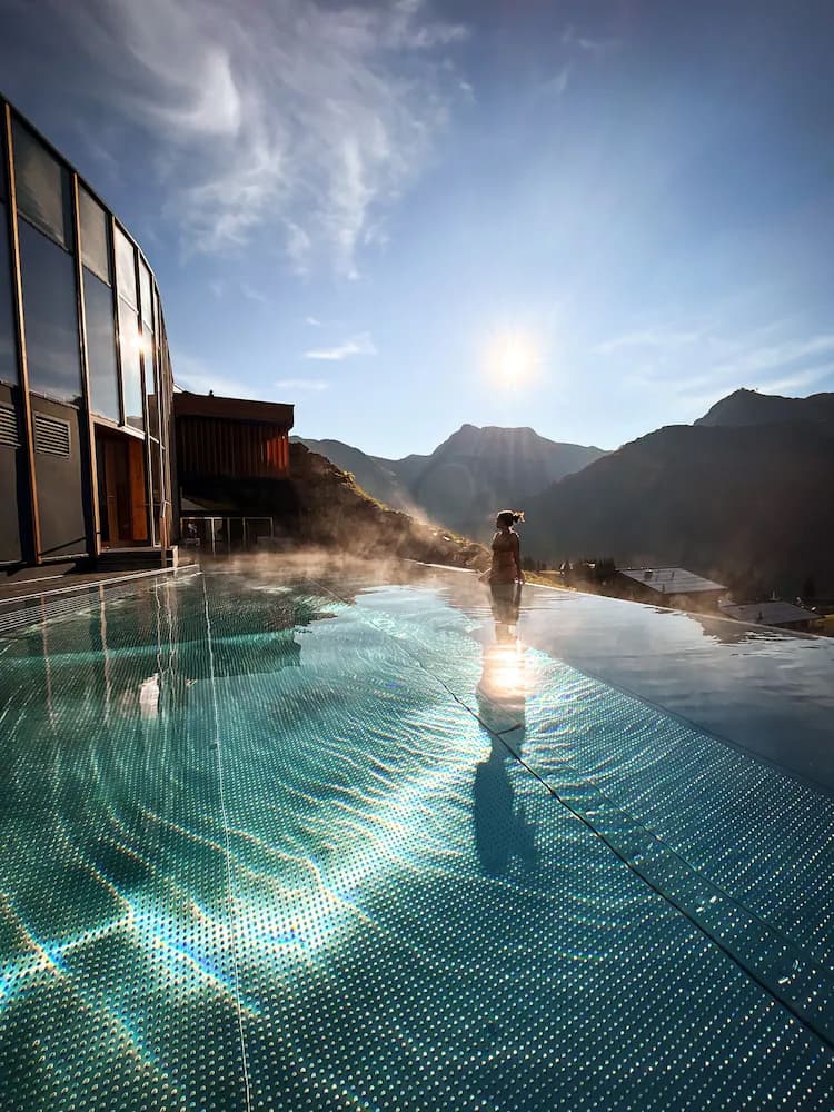 Infinity pool