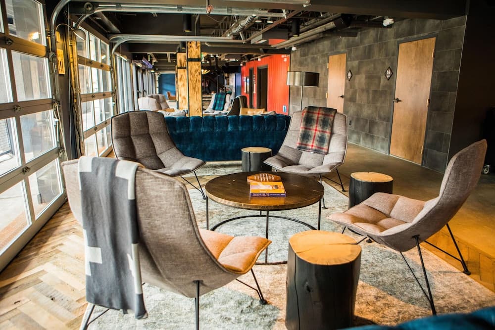 Lobby lounge