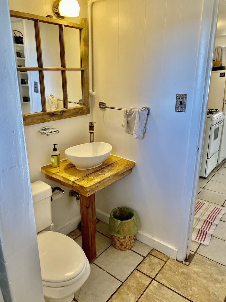 Bathroom sink