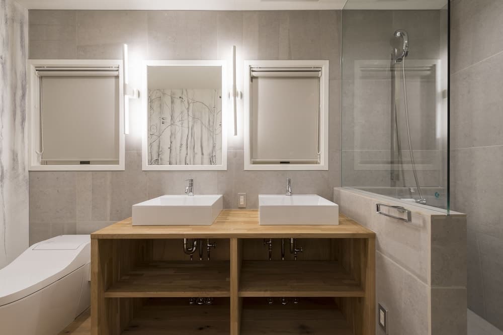 Bathroom sink