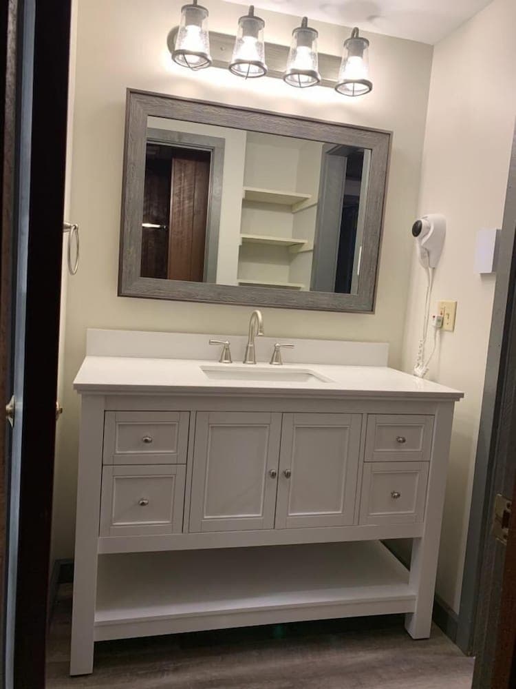 Bathroom sink