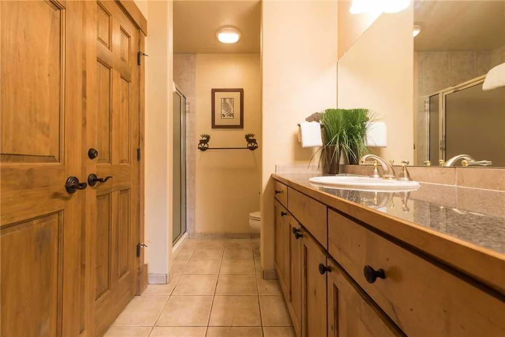 Bathroom sink