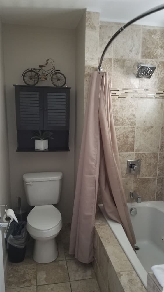 Jetted tub